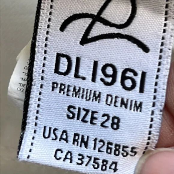 DL1961 Coco Curvy Straight Jeans, Size 28 - Picture 6 of 8